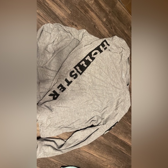 both hollister selling as a set - Picture 2 of 2